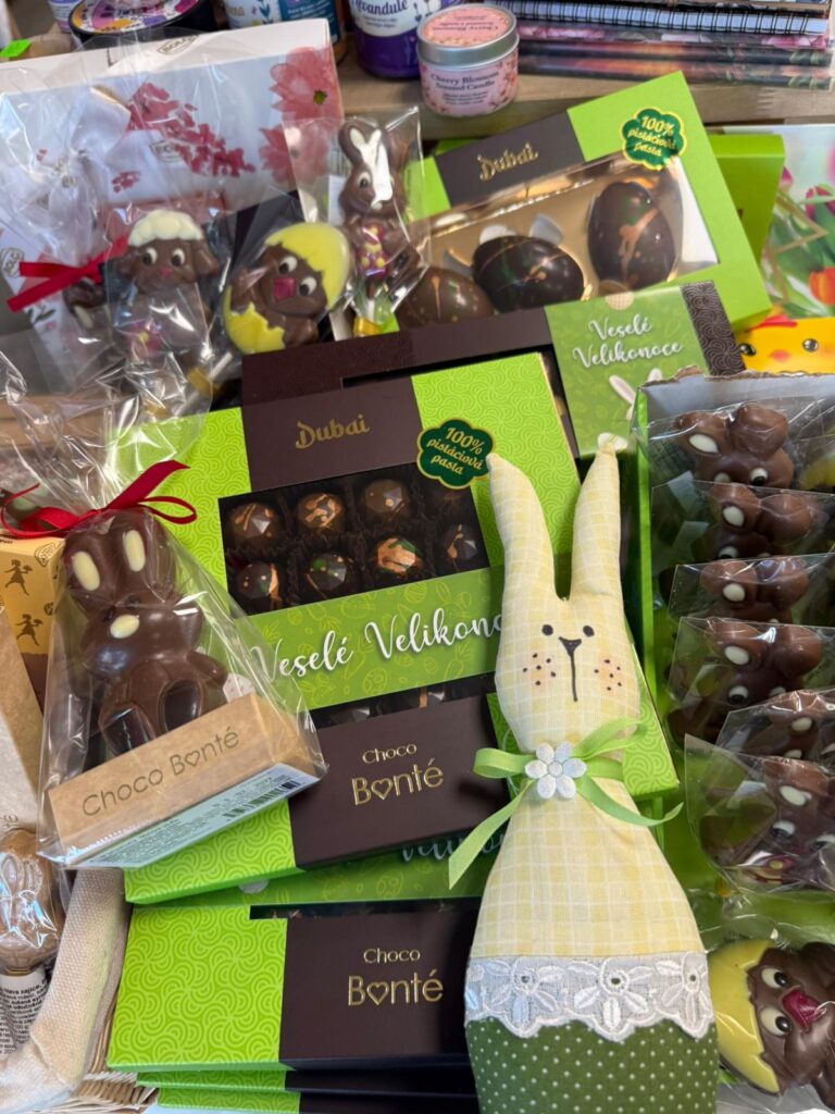Čokoládoví zajíčci, pralinky a velikonoční dárkové balení